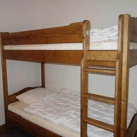 5-bedroom In Apartment *